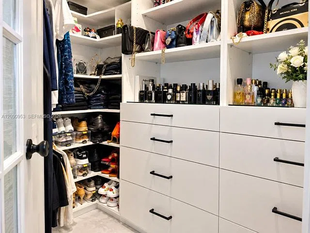 3 bed, 2.0 bath, 1243 sqft, $3,500 — Photo 3