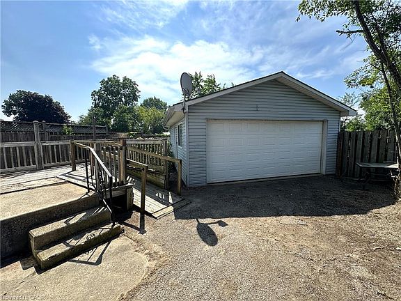 3rd image of 116 Sovereen St
