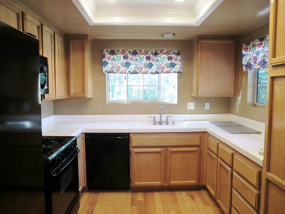 Large sunny kitchen