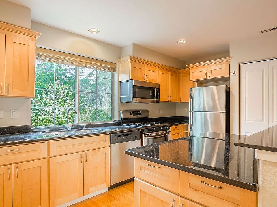 Gormet Kitchen with Gas Stove and Pantry