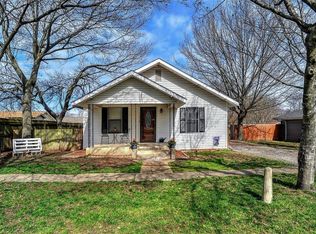 310 W Locust St, Whitewright, TX 75491