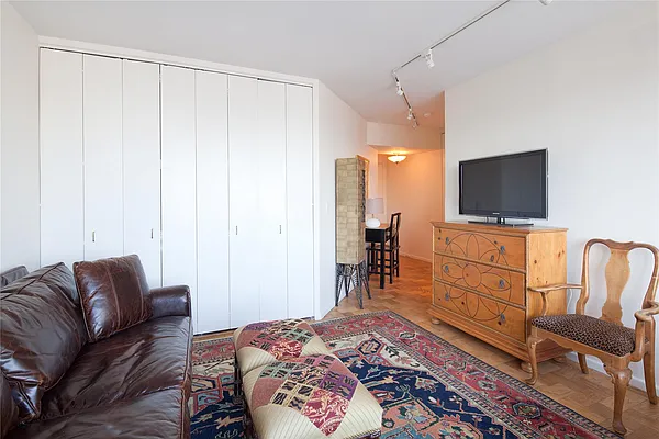 Sold by Douglas Elliman | media 14