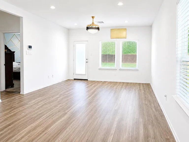 5710 Avalon Woods Dr — Photo 7