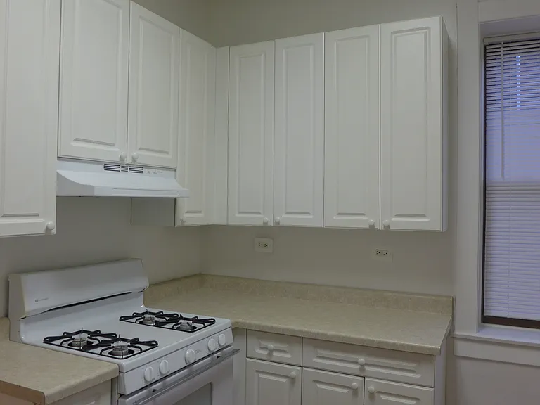 Webster Apartments — Photo 6
