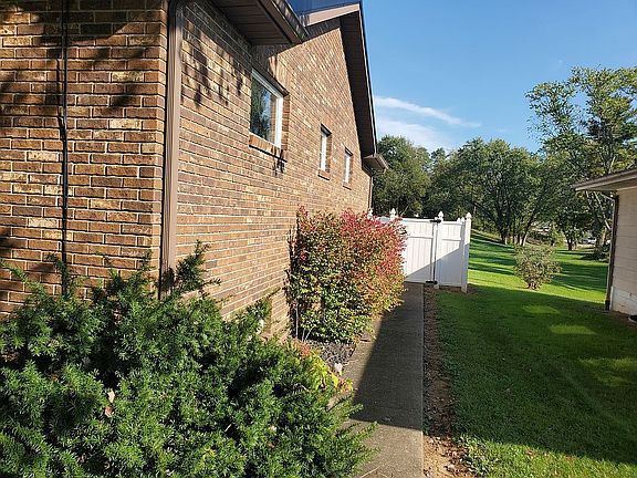 2nd image of 118 Jones Ct