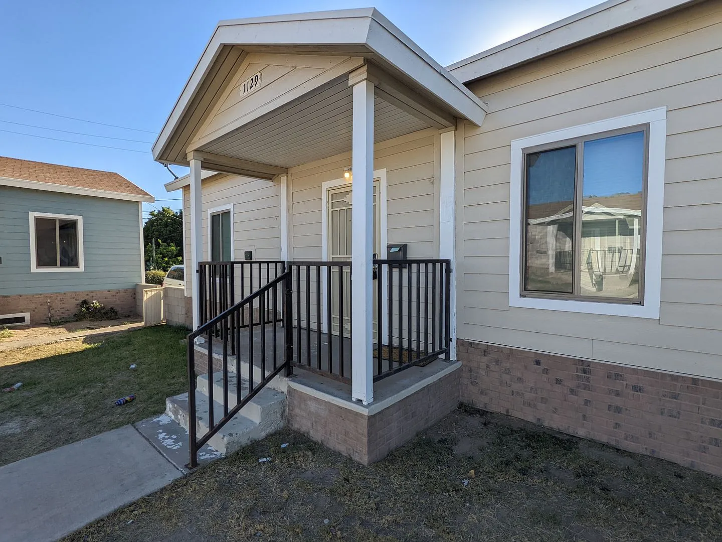 8th Street Apartments — Photo 2