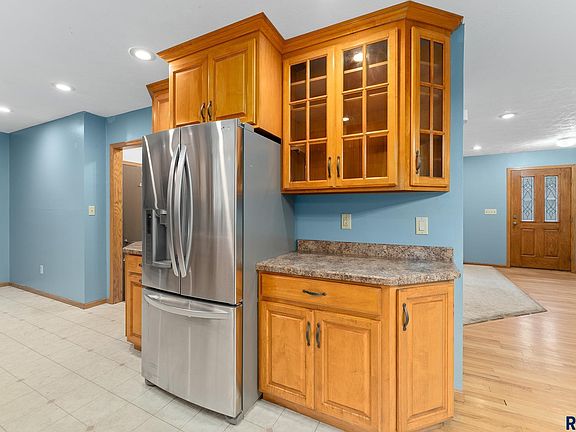 5th image of 103 Perry Ln