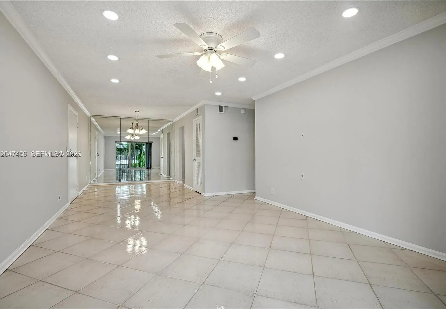 Bay Colony Club Condo — Photo 3