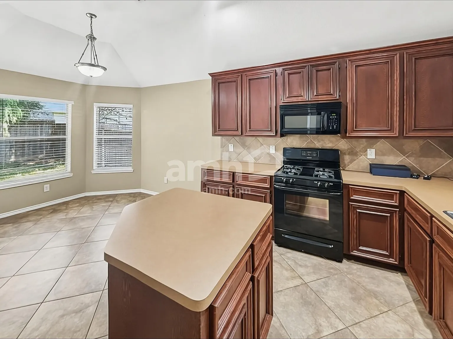 3 bed, 2.0 bath, 1824 sqft, $2,060 — Photo 4