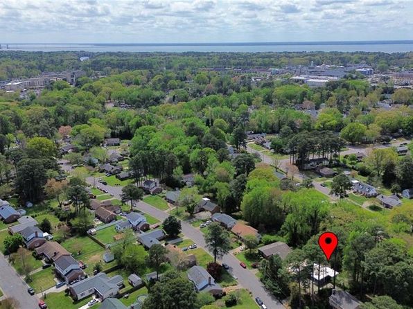 11 Wakefield Rd, Newport News, VA 23606