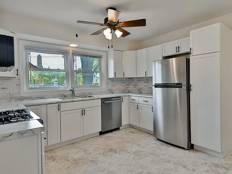 304 Merrill Ave — Photo 12