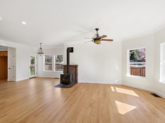 5th image of 12930 Ridge Rd