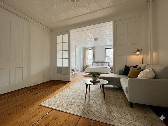 3rd image of 125 Ryerson St #2