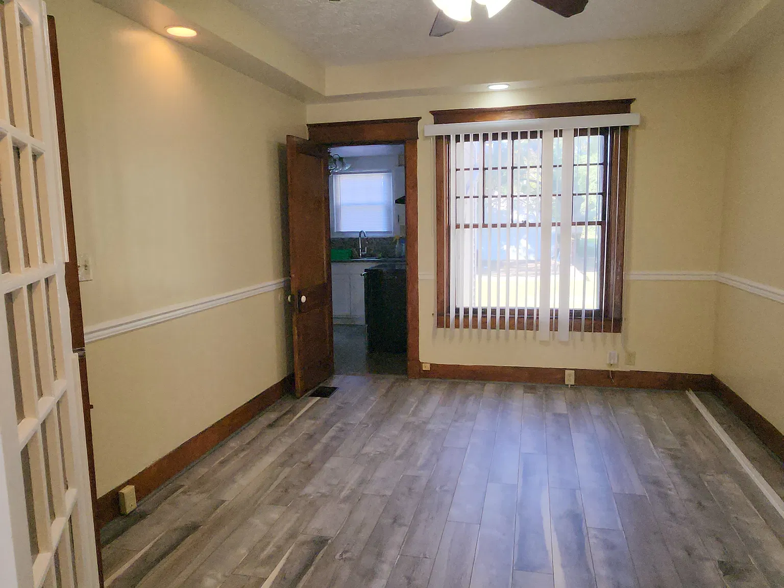 2307 W Oak St — Photo 3