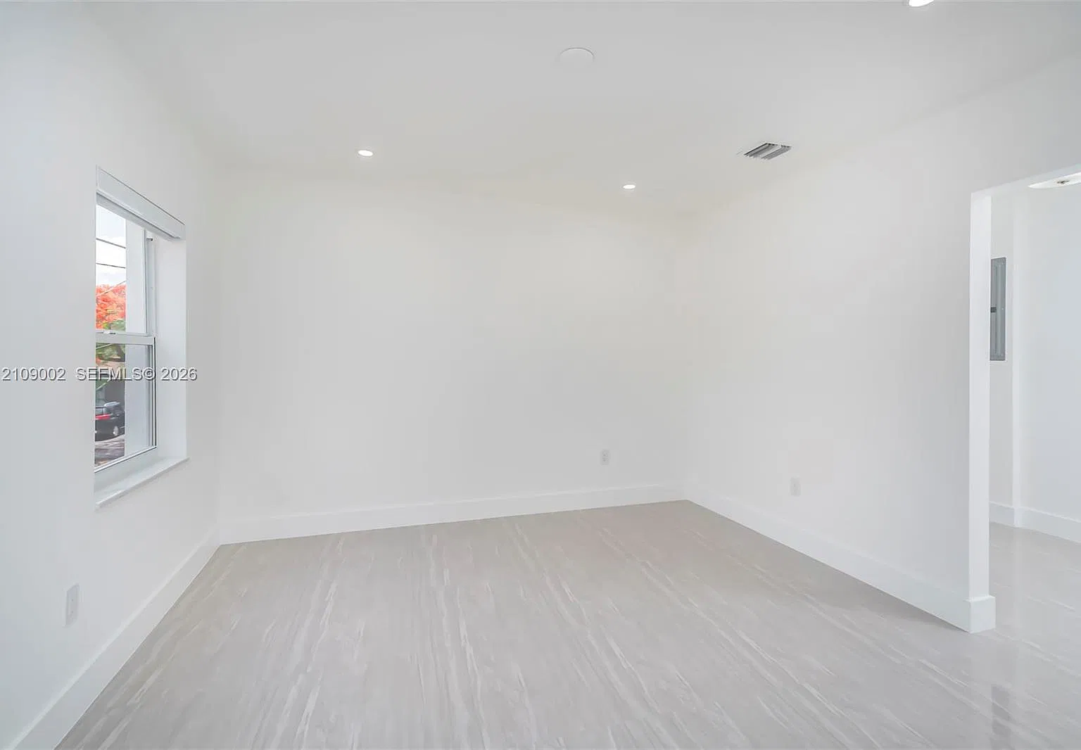 2 bed, 870 sqft, $2,800 — Photo 1