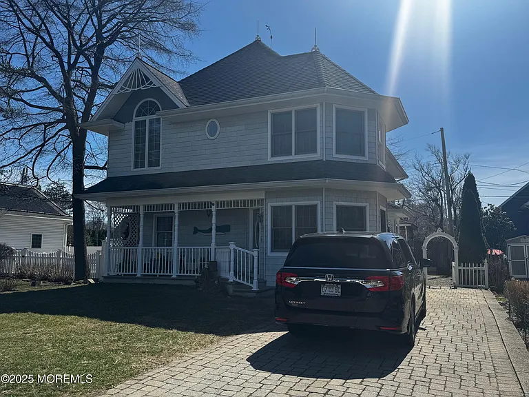 1709 Maple St — Photo 8