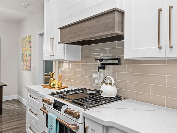 2nd image of 1033 Belltown Rd