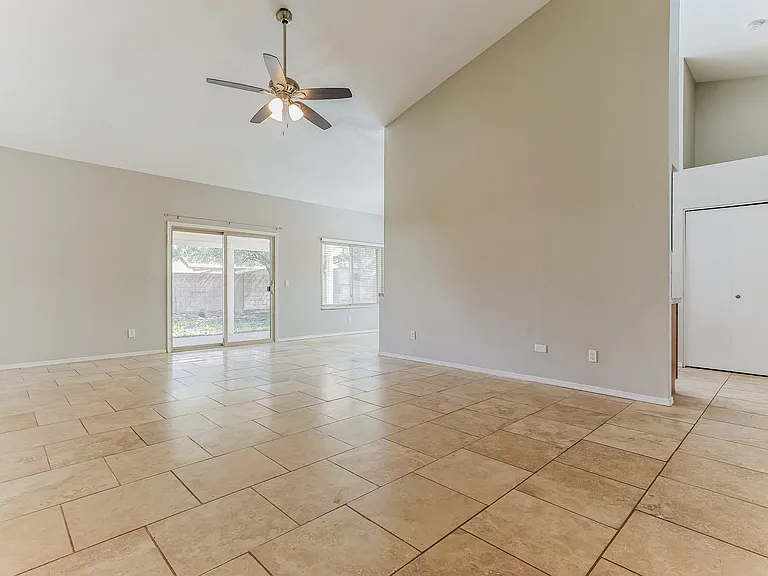1033 N Nielson St — Photo 3