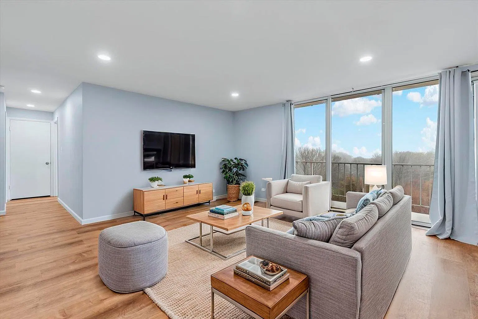 1 bed, 756 sqft, $2,000 — Photo 2