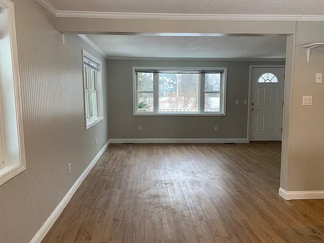 3 bed, 1000 sqft, $1,600 — Photo 2