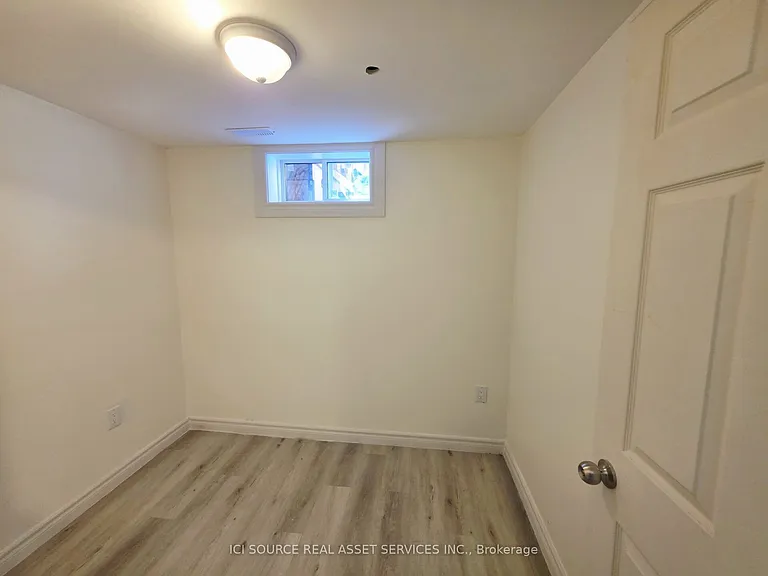 1324 Odessa Cres #BASEMENT — Photo 9