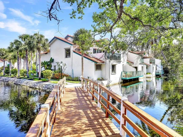 2294 Anchorage Ln APT C, Naples, FL 34104