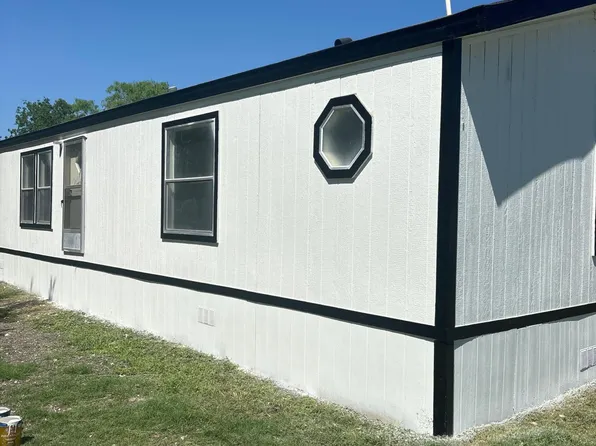 407 E Main St, Kenedy, TX 78119