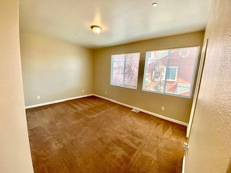 1301 Esmond Ave — Photo 14