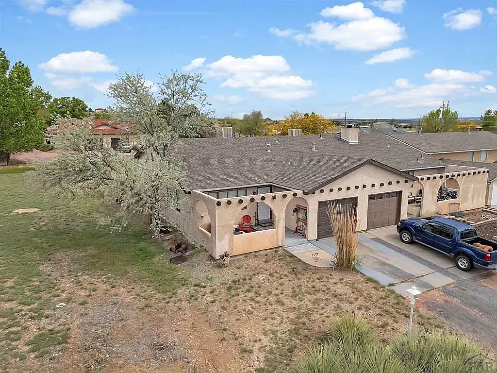 992 S Elbow Dr — Photo 1