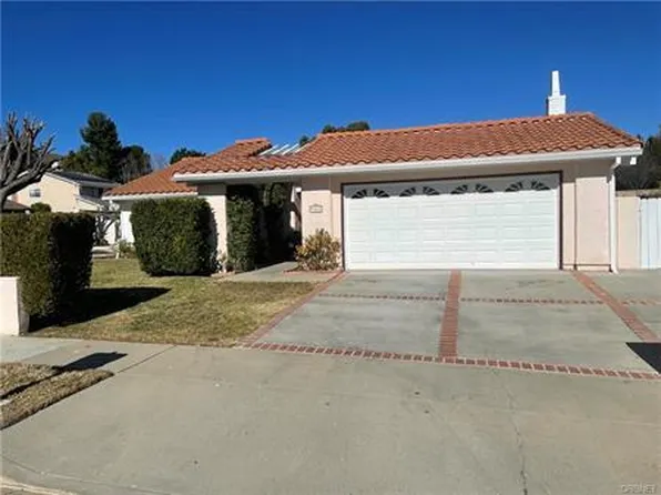 5867 E Briarwood Ln, Oak Park, CA 91377