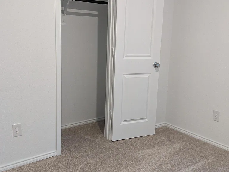 1512 Silver Oak Ln — Photo 8