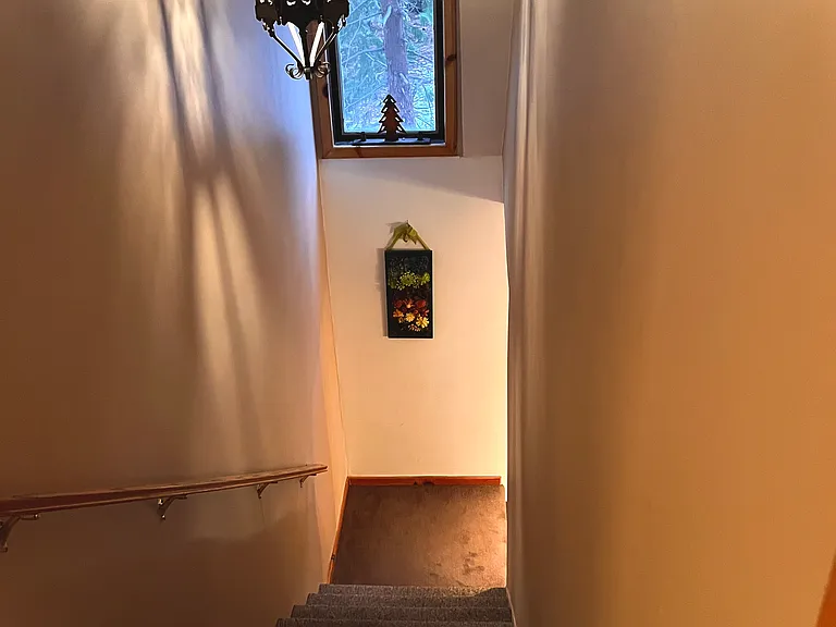 Hallway upstairs to bedrooms