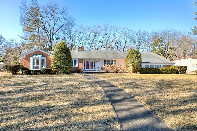 1003 Lincolnshire Dr photo 1