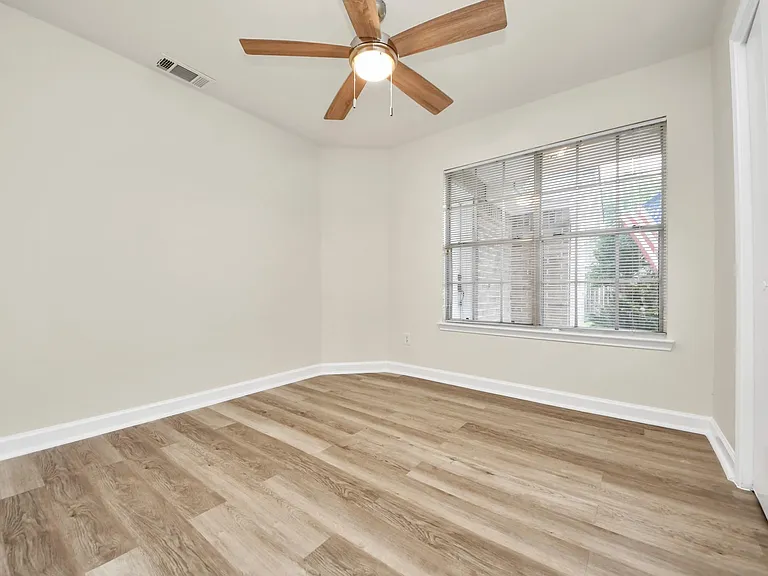 8447 Lake Crystal Dr — Photo 10