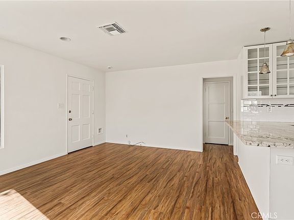 5th image of 531 N Niagara St
