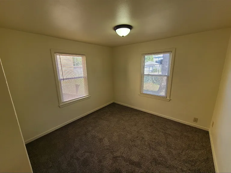 4944 N 24th Pl — Photo 8