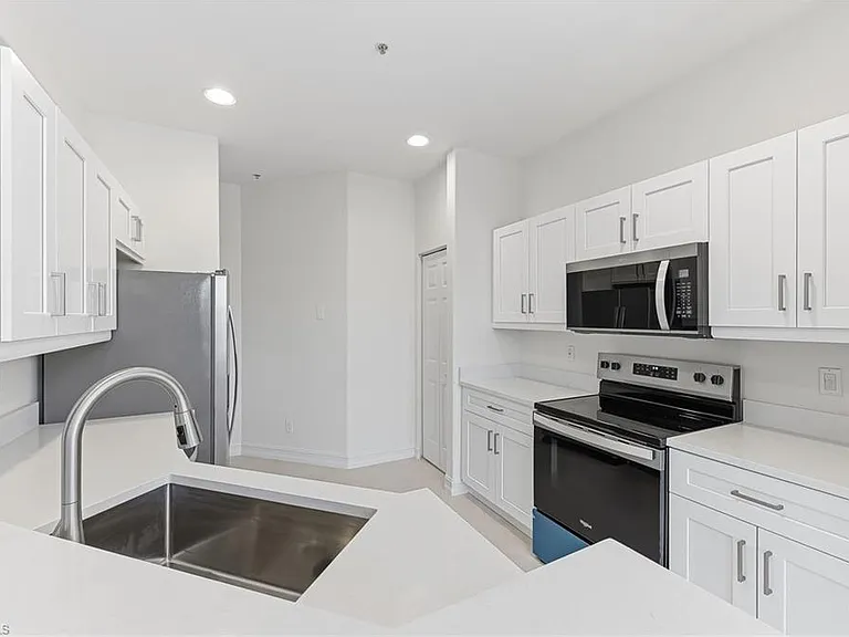 800 Carrick Bend Cir — Photo 8