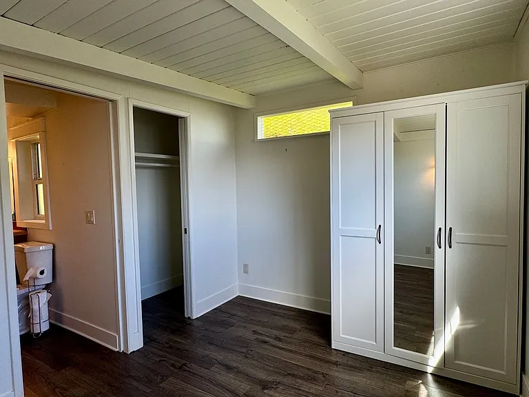 7862 NE Yeomalt Point Dr — Photo 14