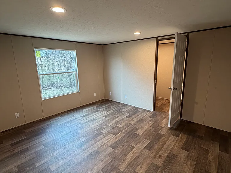 120 Linda Ln — Photo 13