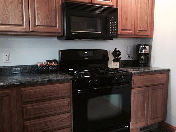 5th image of 670 Maple St