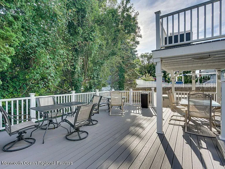 45 Roslyn Ct — Photo 27