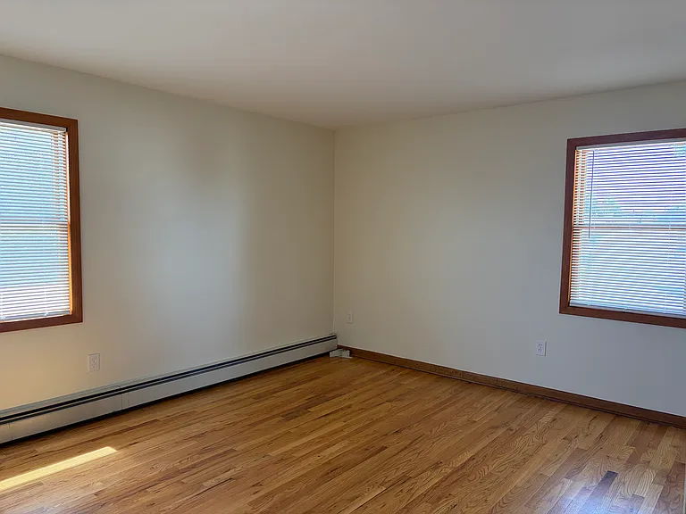 193 Banta Ave — Photo 14
