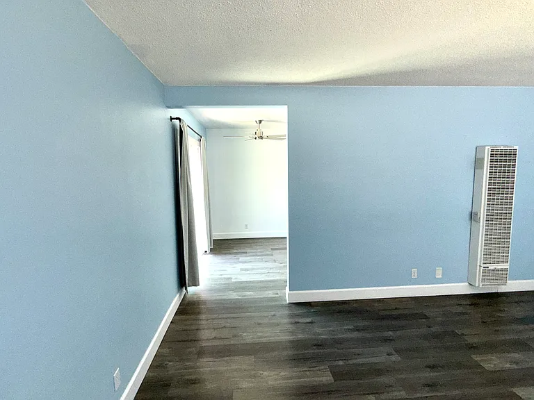 564 N Citrus St — Photo 6