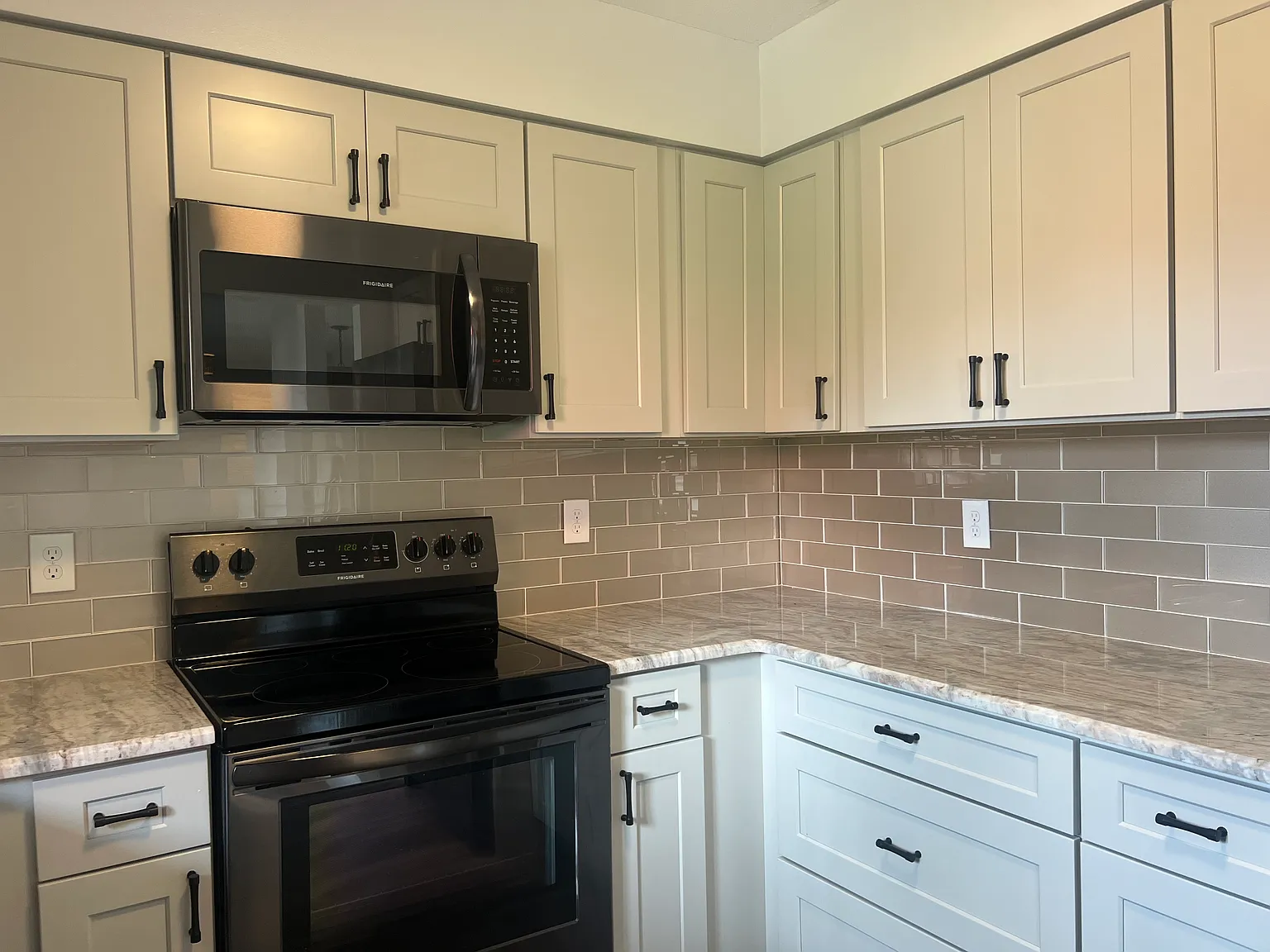 2 bed, 1374 sqft, $2,000 — Photo 3