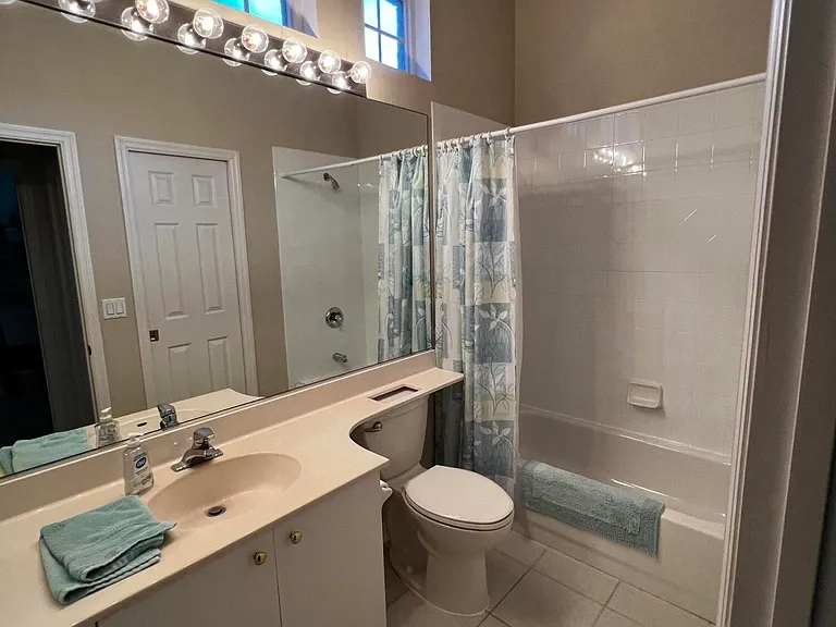 742 SW Aruba Bay — Photo 3