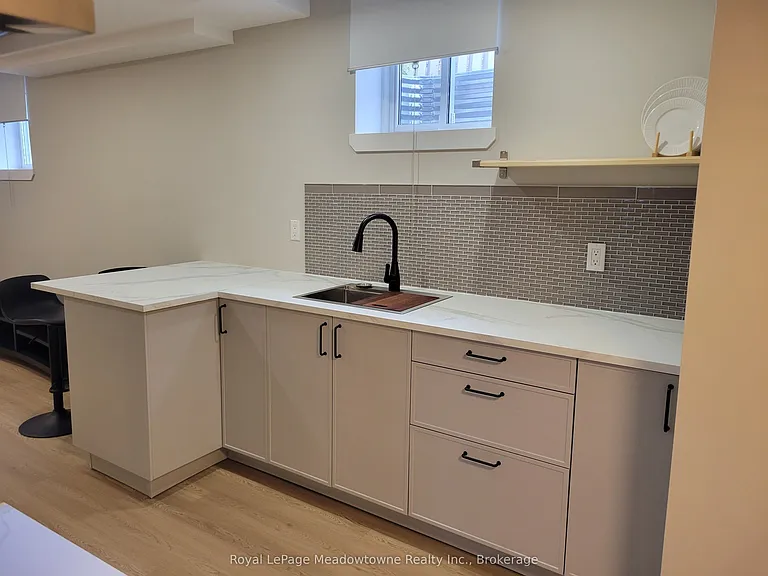 43 Dills Cres #BASEMENT — Photo 5