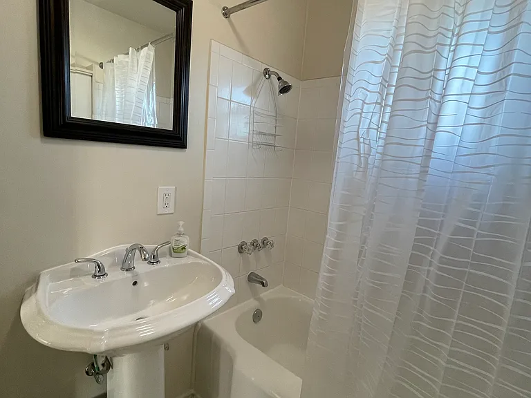 4402 N Lakewood Blvd #4402 — Photo 6