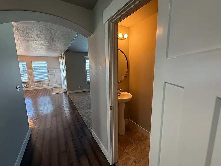 2156 W Thomas St — Photo 8