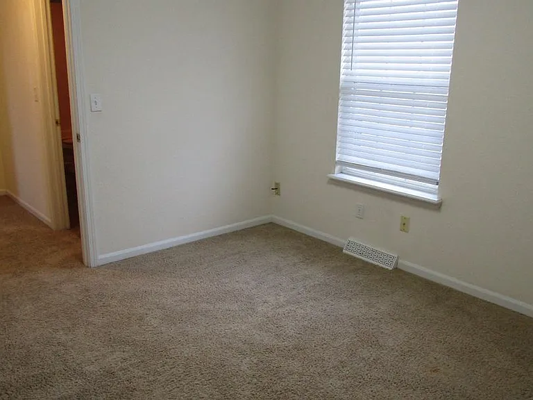 4402 - 4404 Jeana Court — Photo 42