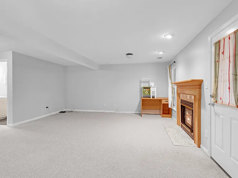 6880 Ridge Water Ct — Photo 21
